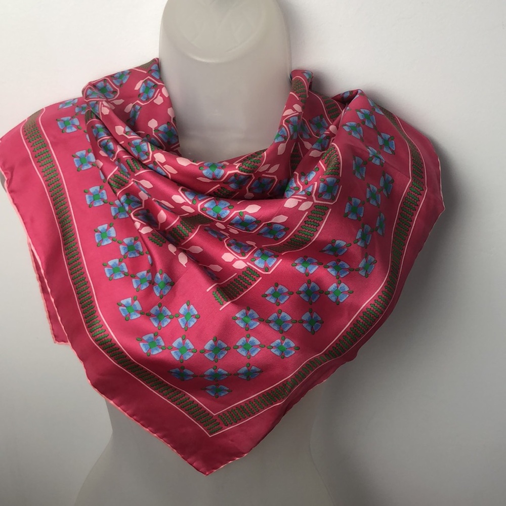 VTG Tres-elle Floral Print Hand Rolled Silk Square Scarf